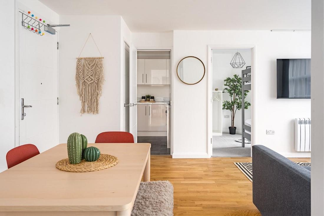 Contemporary City Centre Apartment With Parking 巴斯 外观 照片