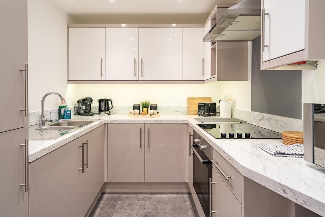Contemporary City Centre Apartment With Parking 巴斯 外观 照片